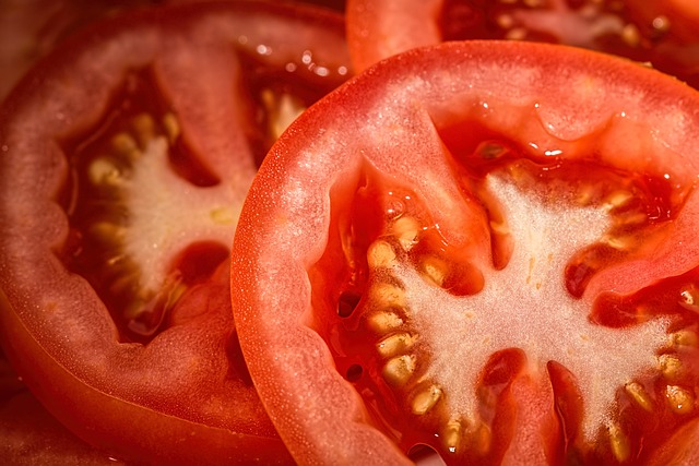 tomatoes-gc2d1a846b_640